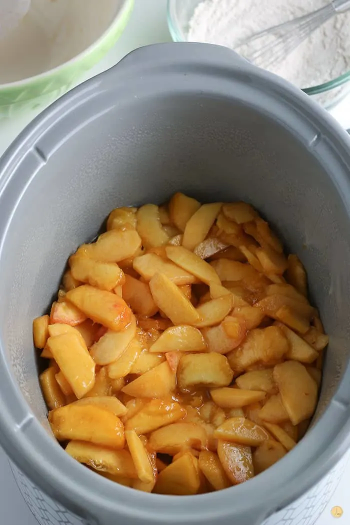 peaches in a bowl