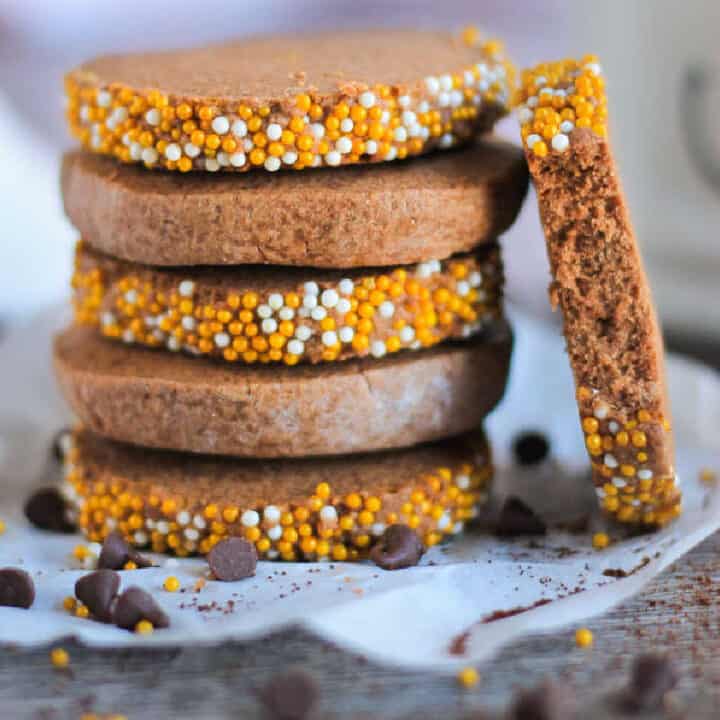 small stack of cookies