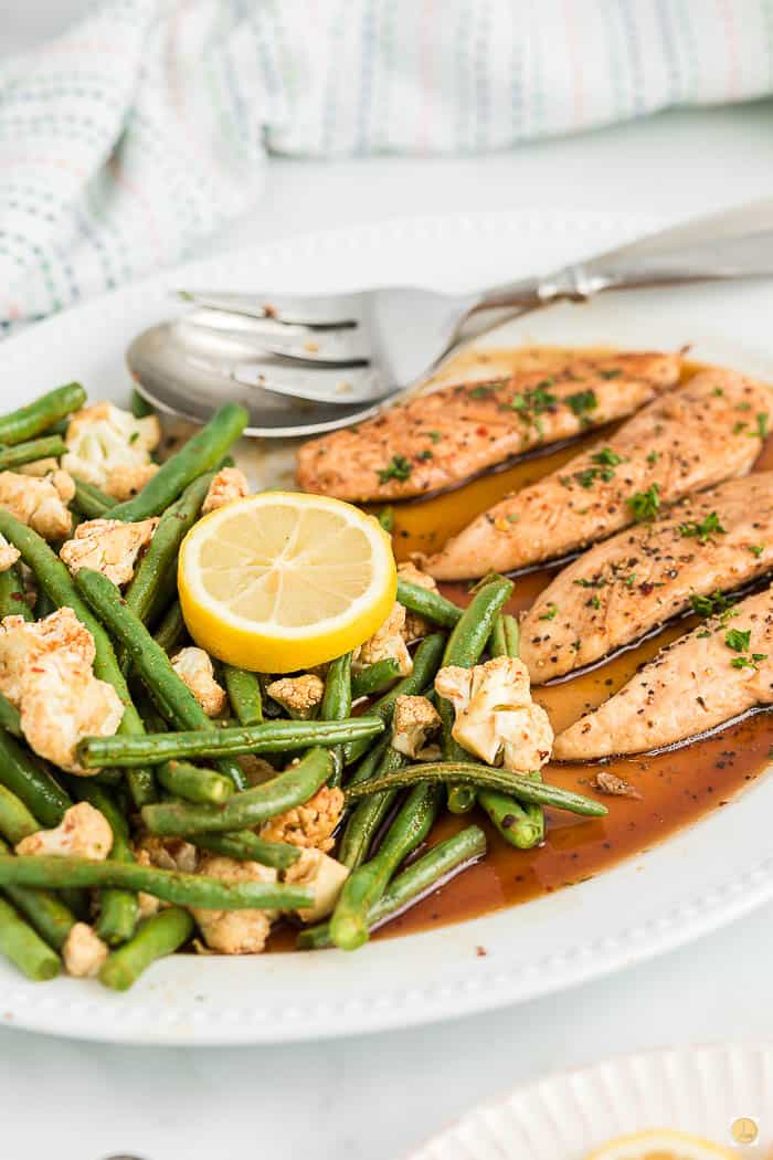 platter of chicken and green beans