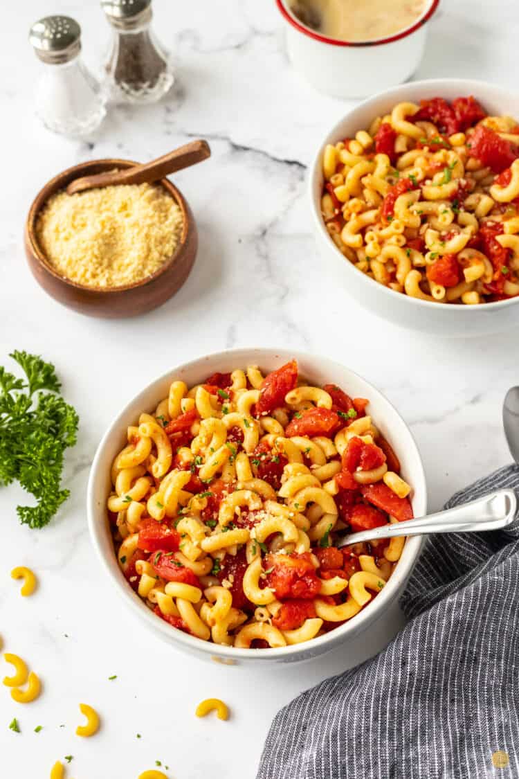 ground-beef-diced-tomatoes-elbow-macaroni-grasser-washeigandis