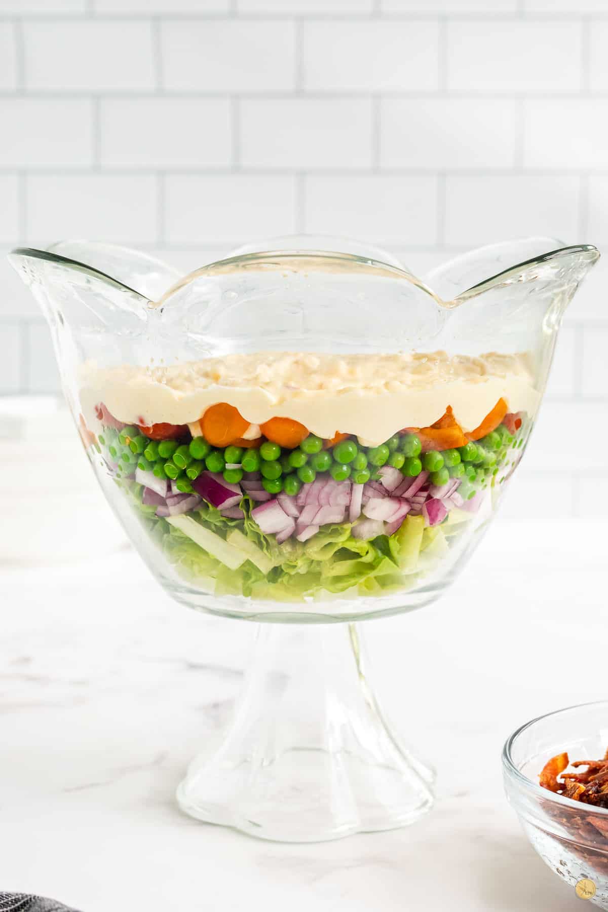 5 layers of salad in a bowl