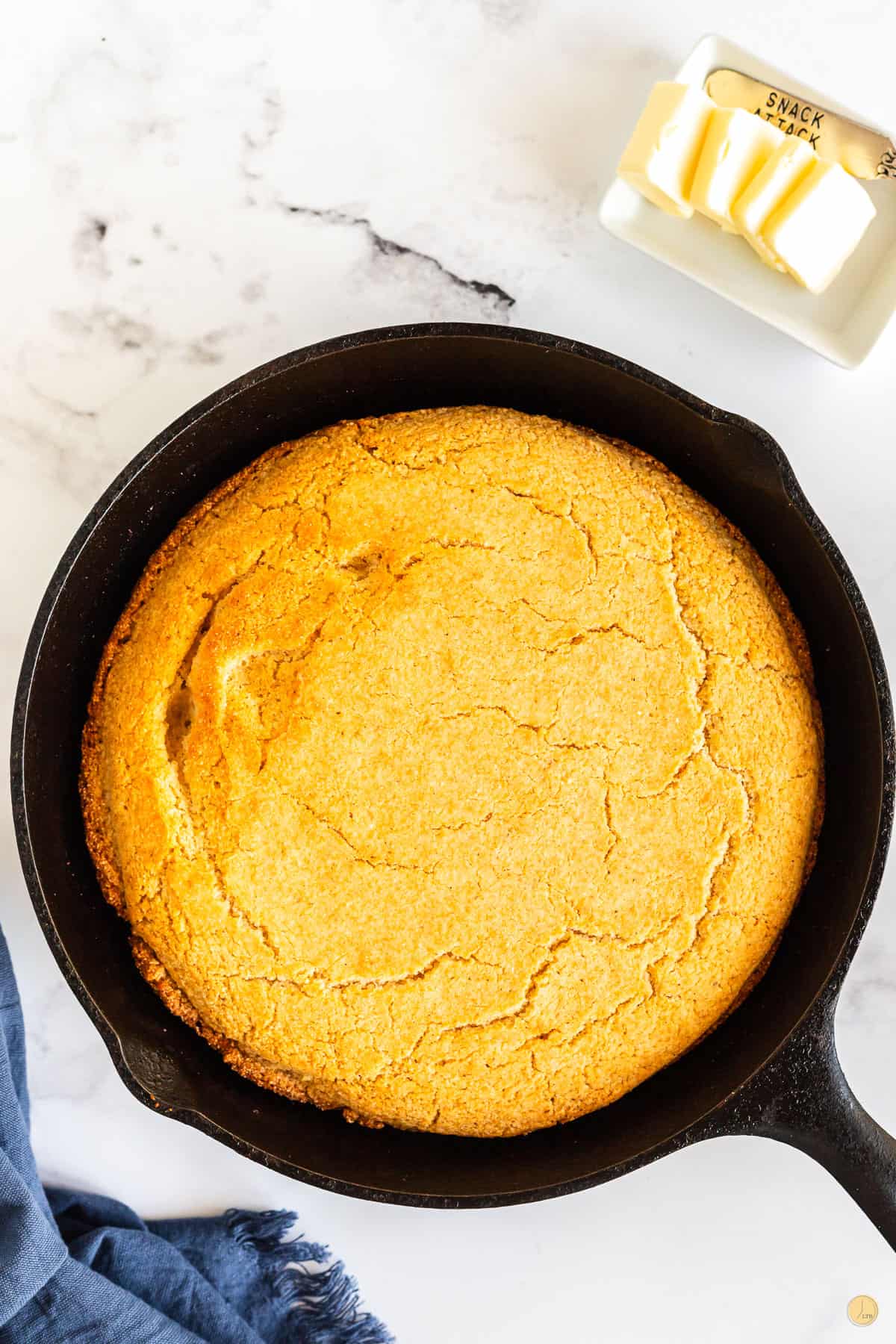 Bayou Classic 7490 Cast Iron Cornbread Pan Perfect For Baking Golden Brown  Cornbread w/Crispy Edges