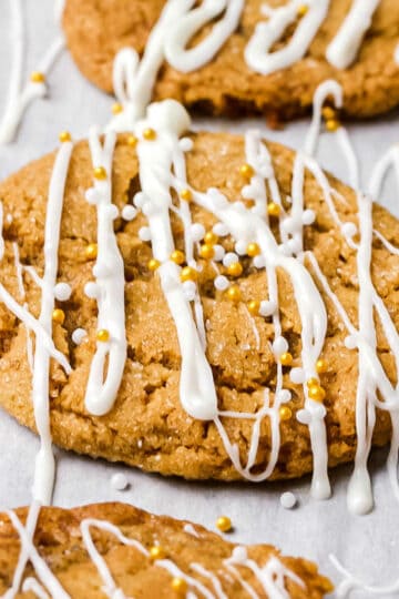 cookie drizzled with white chocolate