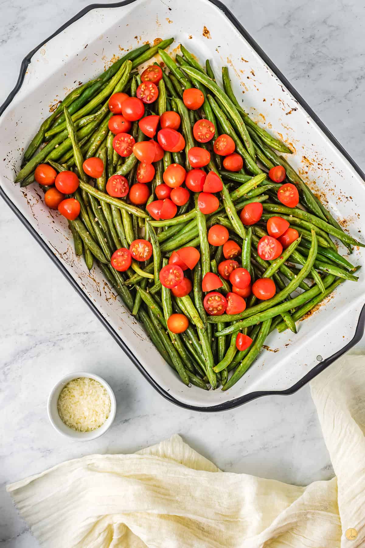 green beans and tomatoes in a roasting pan