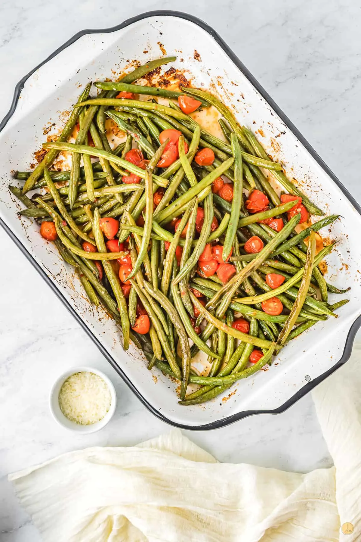 roasted green beans in a pan