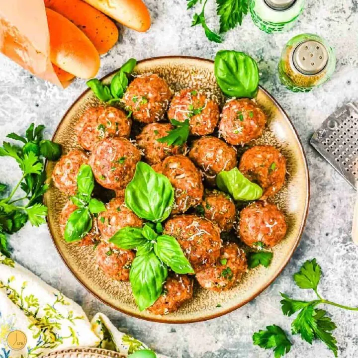 overhead plate of meatballs next to breadsticks