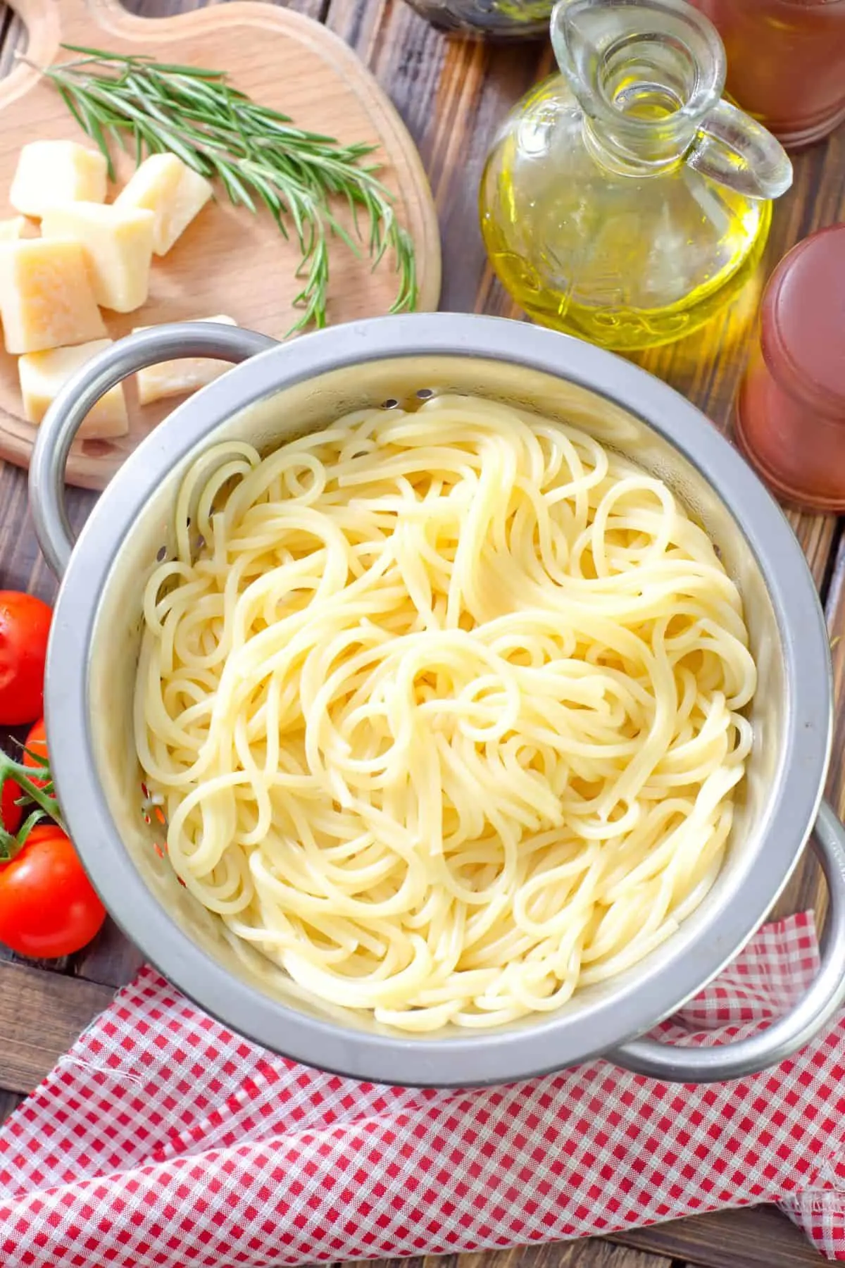 starch molecules help the  pasta sauce stick to the noodle