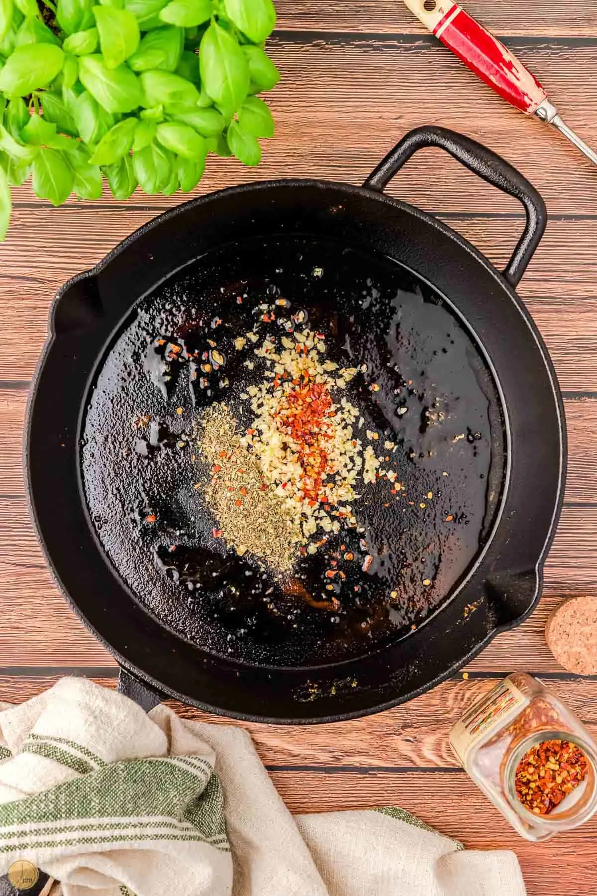garlic powder, vegetable oil, in a pan to make a delicious sauce