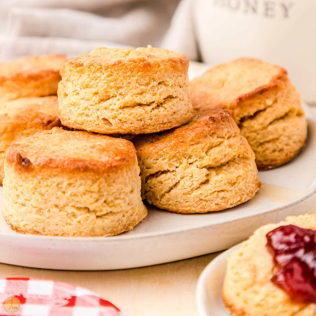 honey biscuits with jam