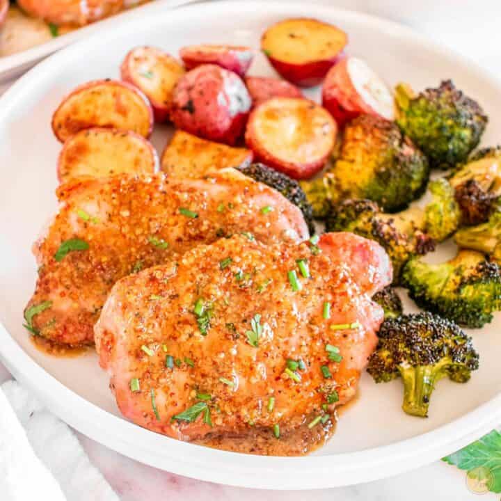 honey mustard pork chops with broccoli and potatoes